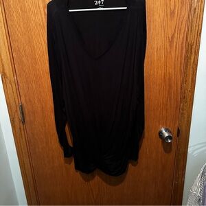 Maurices long sleeve v neck twist front sleeve